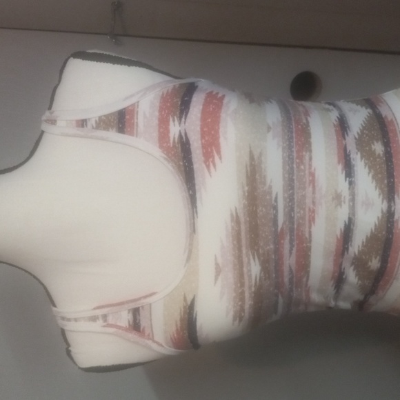 Beautiful tank top - Picture 2 of 5